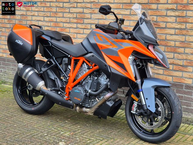 ktm - 1290-super-duke-gt