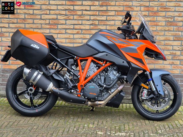 ktm - 1290-super-duke-gt