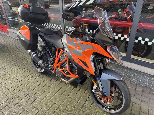 ktm - 1290-super-duke-gt