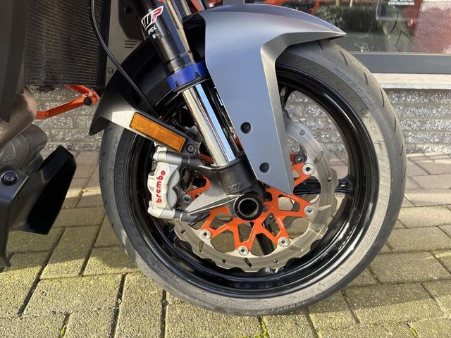 ktm - 1290-super-duke-gt