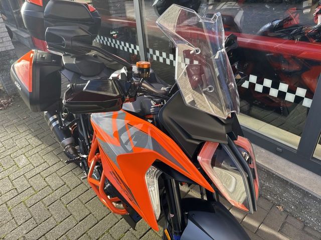 ktm - 1290-super-duke-gt