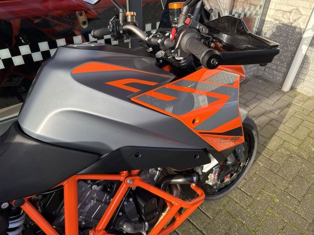 ktm - 1290-super-duke-gt