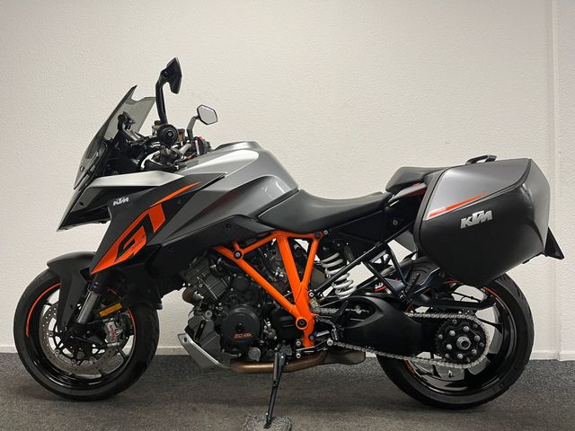 ktm - 1290-super-duke-gt