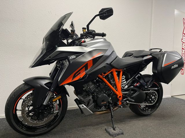 ktm - 1290-super-duke-gt