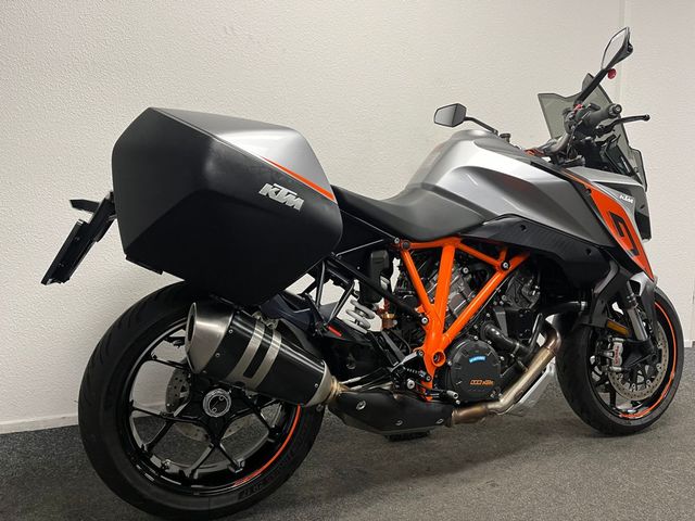 ktm - 1290-super-duke-gt