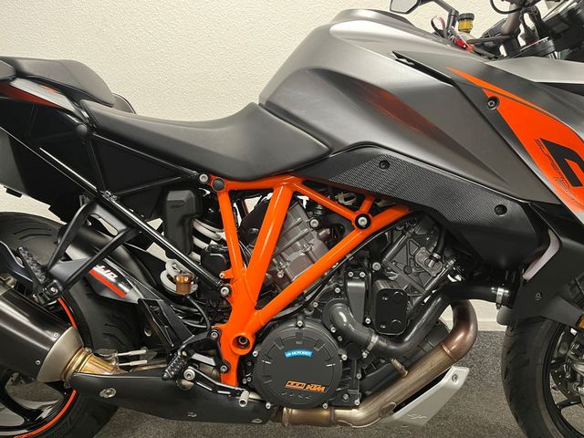 ktm - 1290-super-duke-gt