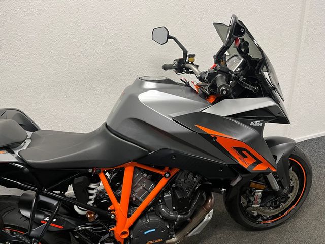 ktm - 1290-super-duke-gt