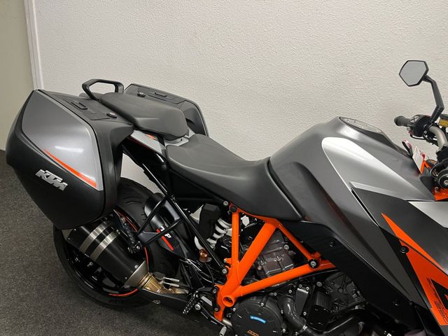 ktm - 1290-super-duke-gt