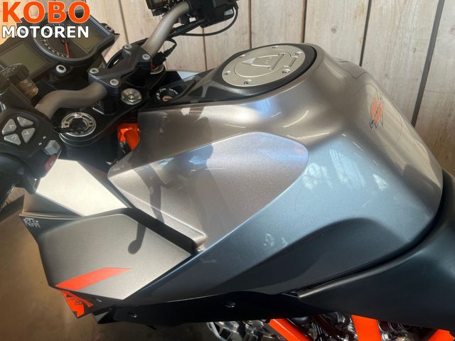 ktm - 1290-super-duke-gt