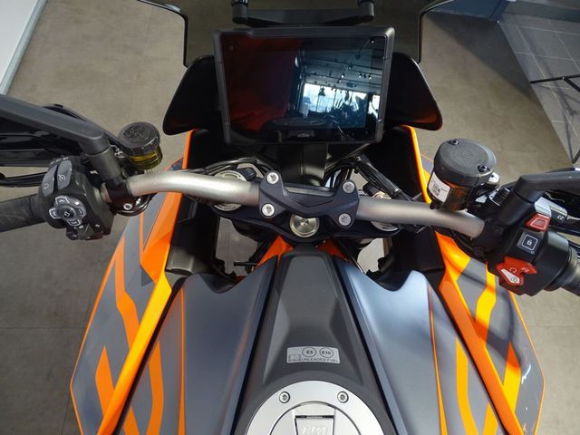 ktm - 1290-super-duke-gt