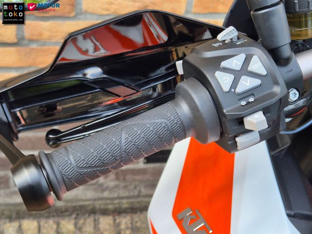 ktm - 1290-super-duke-gt