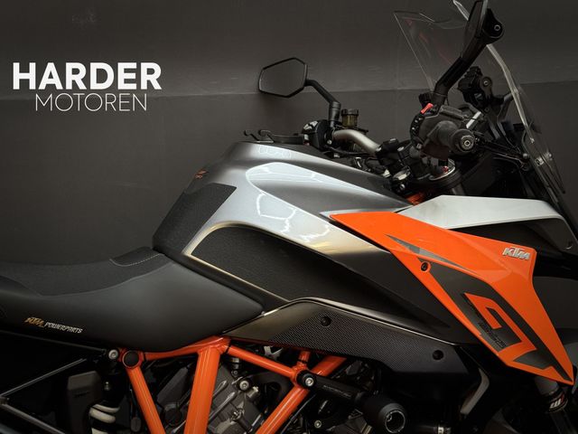 ktm - 1290-super-duke-gt