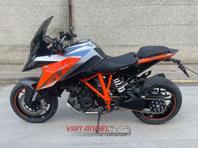 ktm - 1290-super-duke-gt