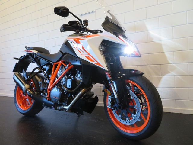 ktm - 1290-super-duke-gt