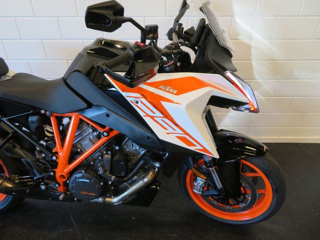 ktm - 1290-super-duke-gt