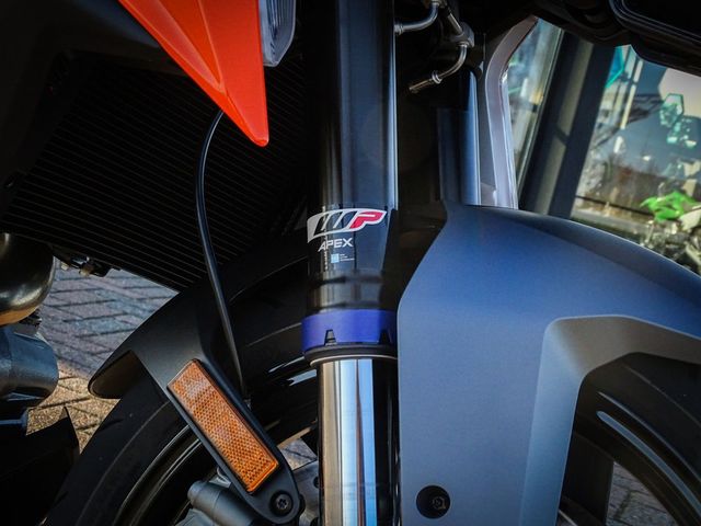 ktm - 1290-super-duke-gt