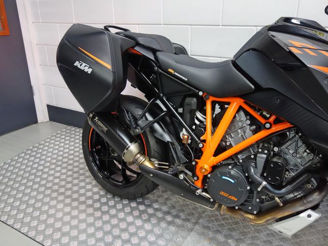ktm - 1290-super-duke-gt