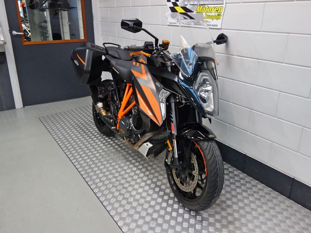ktm - 1290-super-duke-gt