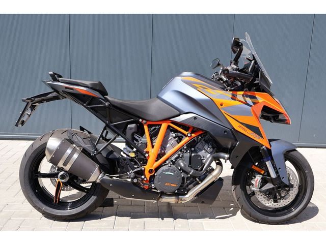 ktm - 1290-super-duke-gt