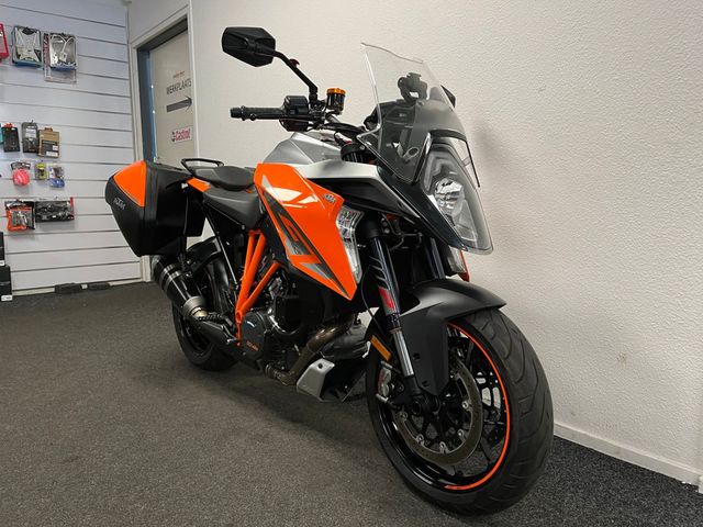 ktm - 1290-super-duke-gt