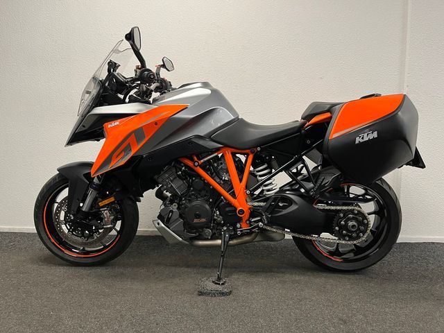 ktm - 1290-super-duke-gt