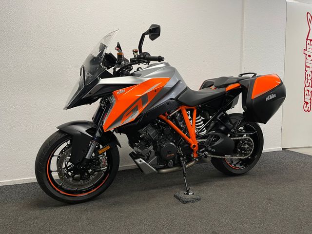 ktm - 1290-super-duke-gt