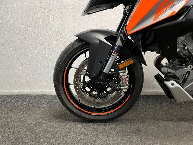 ktm - 1290-super-duke-gt