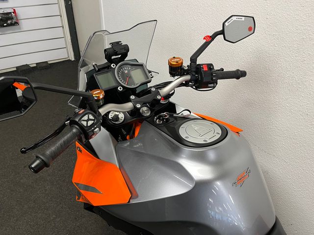 ktm - 1290-super-duke-gt