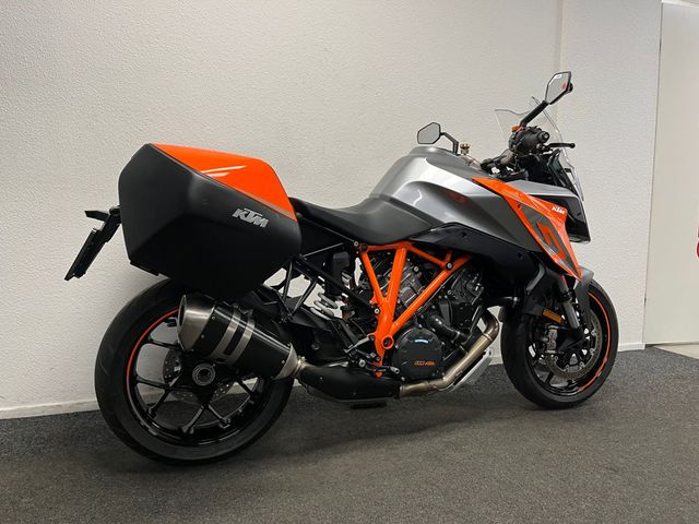 ktm - 1290-super-duke-gt