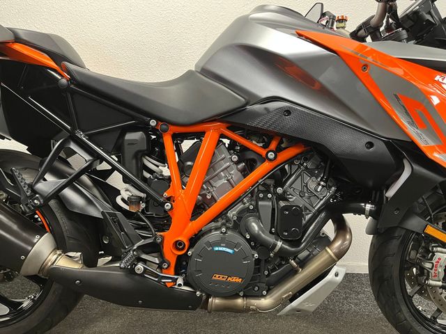ktm - 1290-super-duke-gt