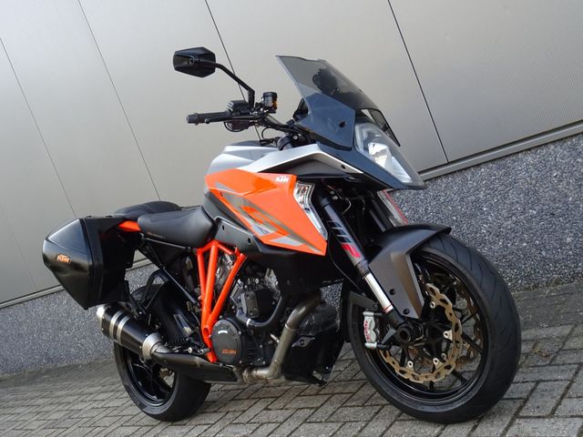 ktm - 1290-super-duke-gt