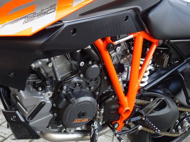 ktm - 1290-super-duke-gt