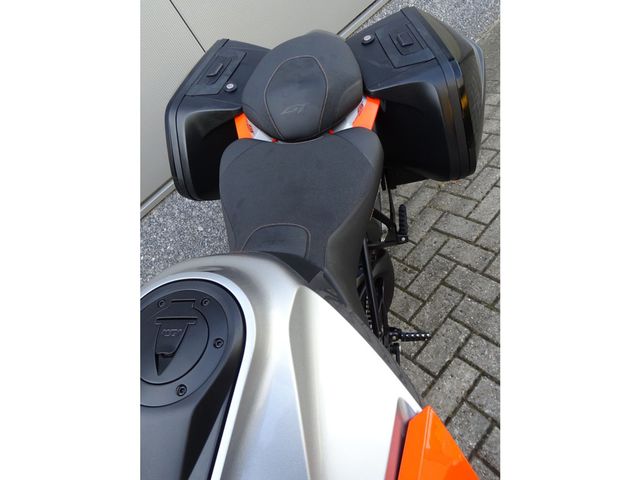 ktm - 1290-super-duke-gt