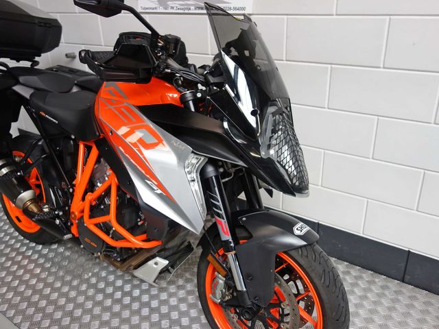 ktm - 1290-super-duke-gt