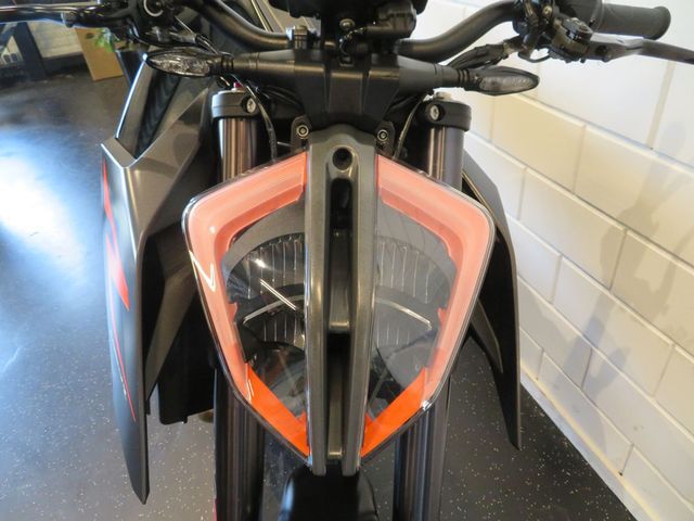 ktm - 1290-super-duke-r