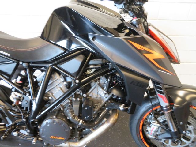 ktm - 1290-super-duke-r