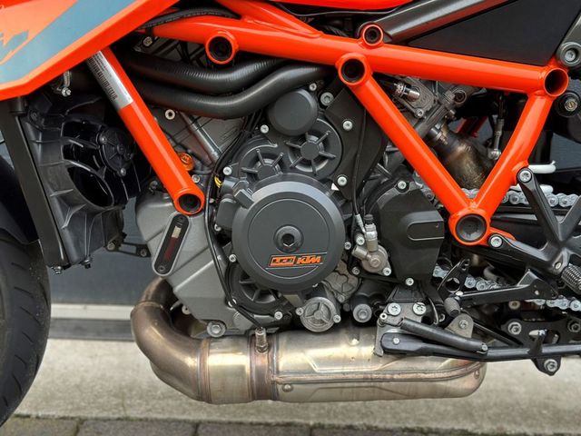 ktm - 1290-super-duke-r