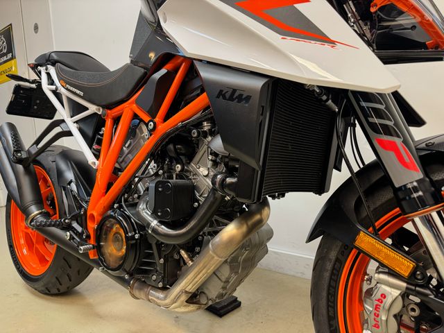 ktm - 1290-super-duke-r