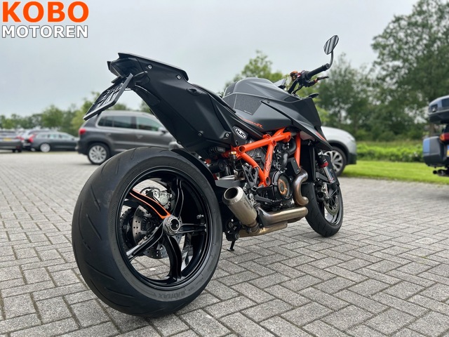 ktm - 1290-super-duke-r