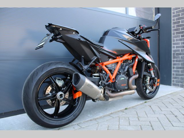 ktm - 1290-super-duke-r