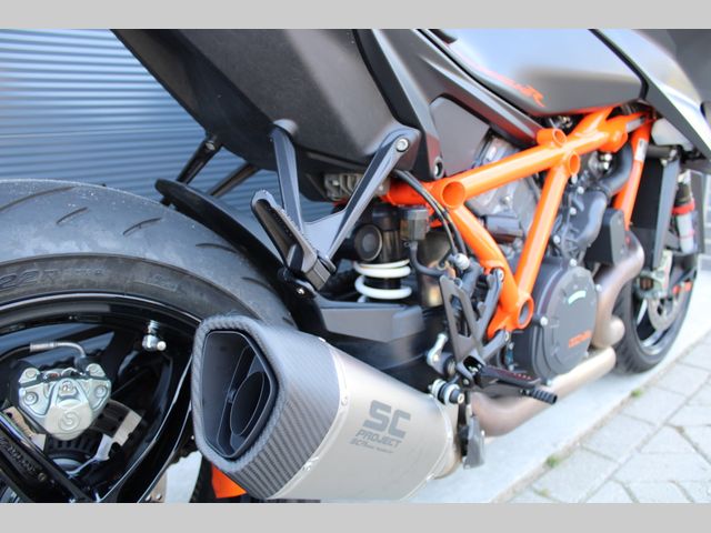 ktm - 1290-super-duke-r