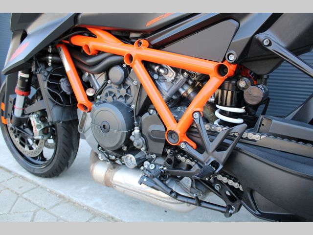 ktm - 1290-super-duke-r