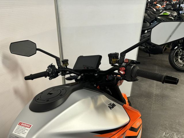 ktm - 1290-super-duke-r