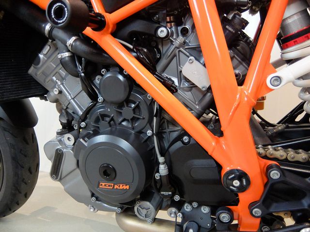 ktm - 1290-super-duke-r