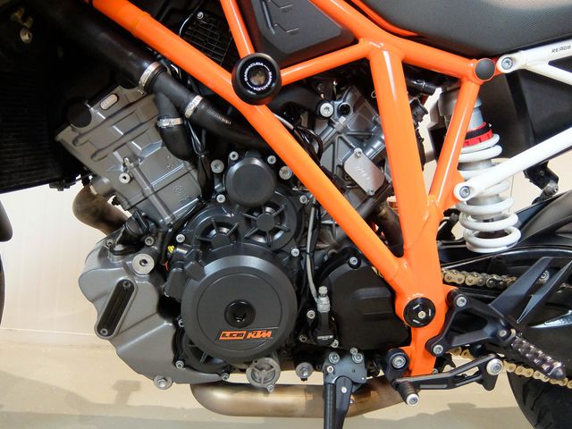 ktm - 1290-super-duke-r