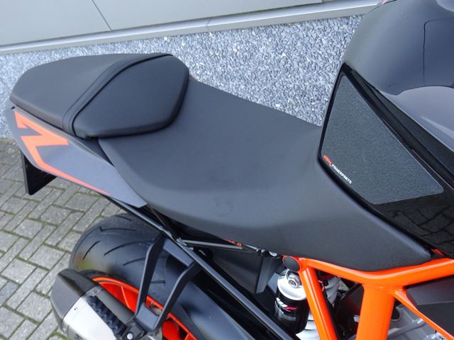 ktm - 1290-super-duke-r