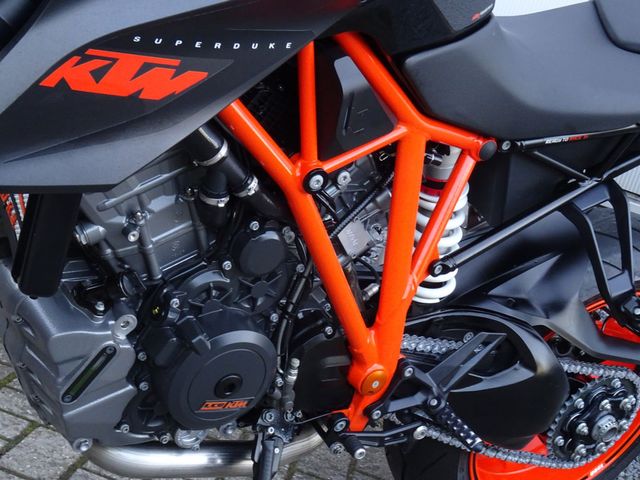 ktm - 1290-super-duke-r