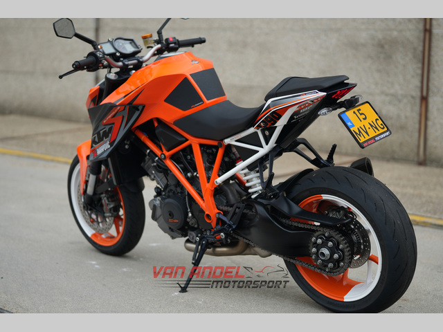 ktm - 1290-super-duke-r