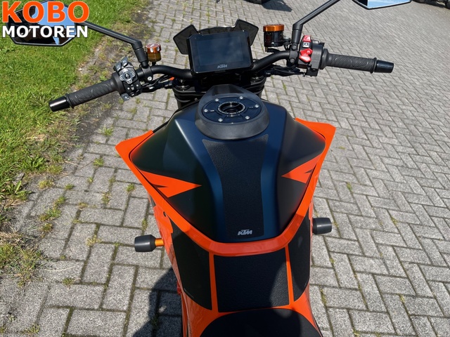 ktm - 1290-super-duke-r