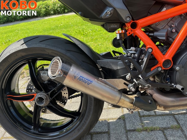 ktm - 1290-super-duke-r